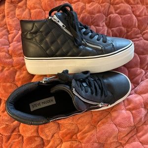 Steve Madden lightly worn booties. 7.5